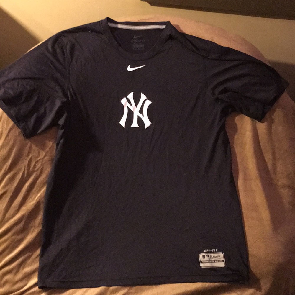 Men’s Nike dry fit tee